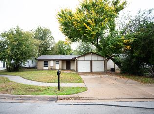 702 S Hunters Glen Cir, Arlington, TX 76015