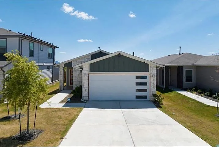 10805 Meris Ln