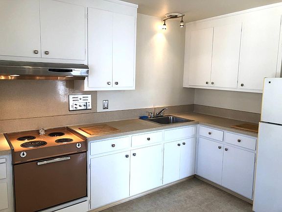2nd image of 1460 Bellevue Ave APT 4
