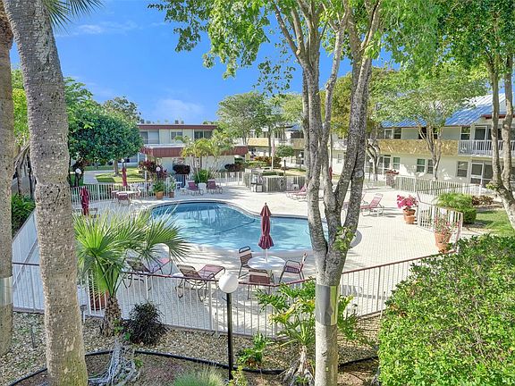 5th image of 860 SE 6TH Avenue #410