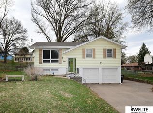 8611 Pratt St, Omaha, NE 68134