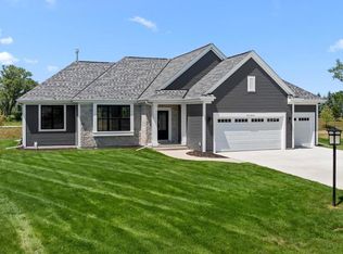 W251N2437 Valleyview Cir, Pewaukee, WI 53072