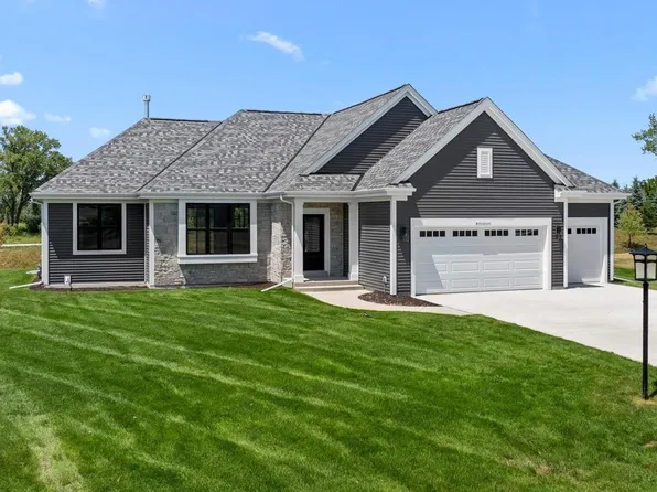 W251N2437 Valleyview CIRCLE, Pewaukee, WI 53072