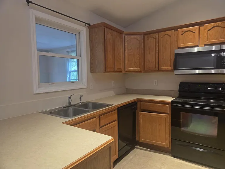 601 Tallgrass Dr — Photo 8
