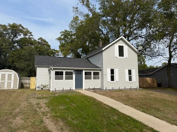 416 Pine St, Fruitport, MI 49415