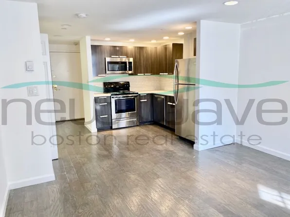 104 Queensberry St, Boston, MA