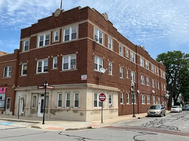 1923 Clark Street — Photo 2