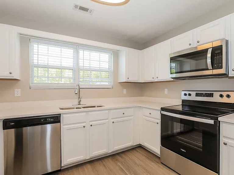 1052 Navaho Trl — Photo 6