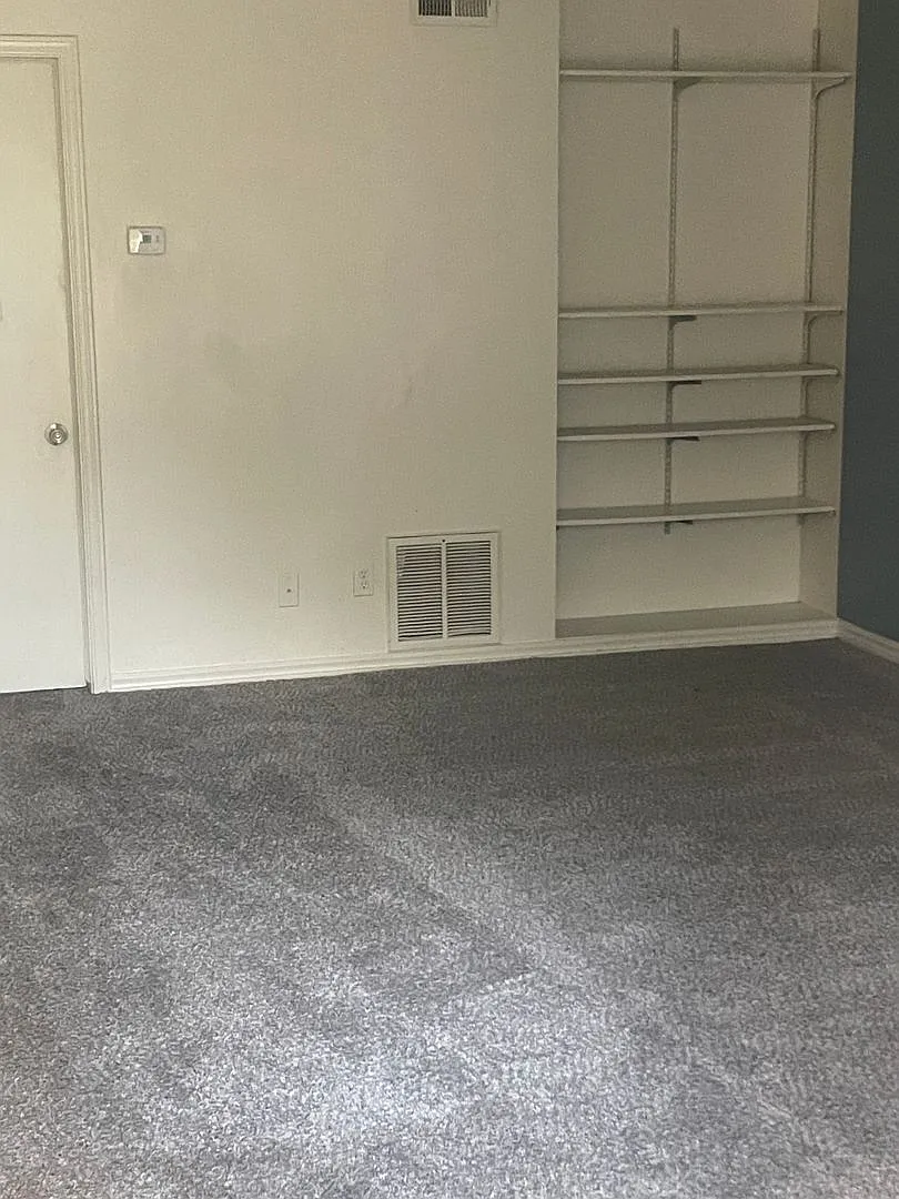 5104 S. Delaware Place - 5128 S. Delaware Pl.. Apt B — Photo 1