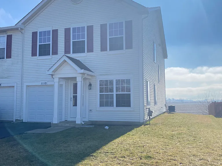 1110 Burns Ln — Photo 1