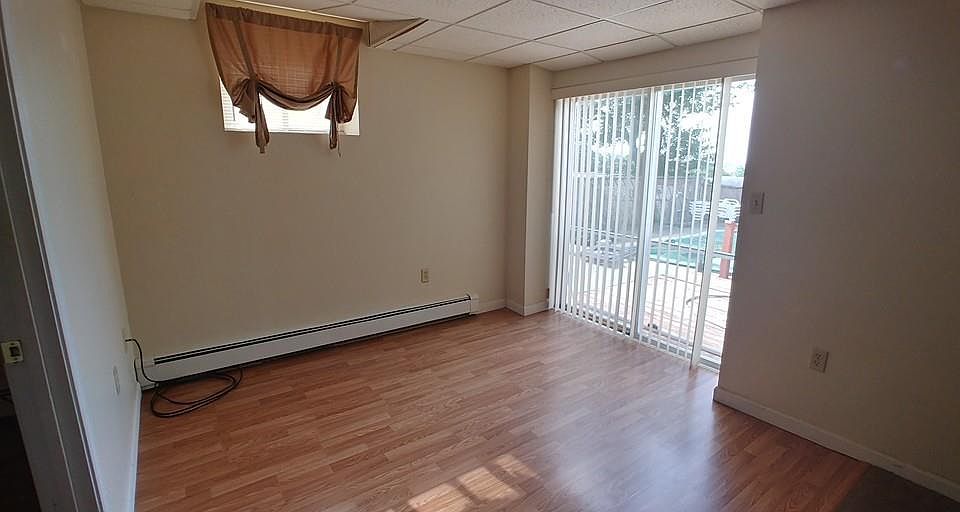 1st image of 206 Suffolk Ave #1