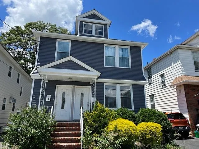 19 4th St #1R