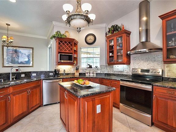 2nd image of 2270 Stonegate Cir