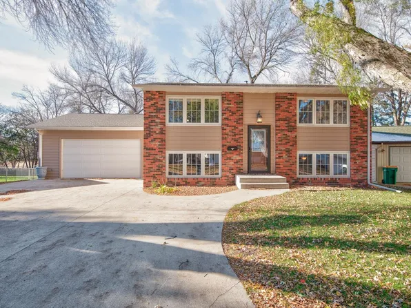 2402 Keokuk Ave, Spirit Lake, IA 51360