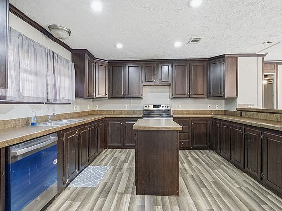 3rd image of 1052 Bearcat Rd