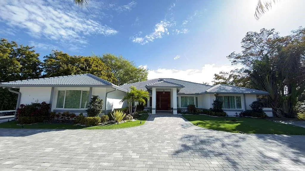 4 bed, 3.5 bath, 3609 sqft, $9,000 — Photo 1