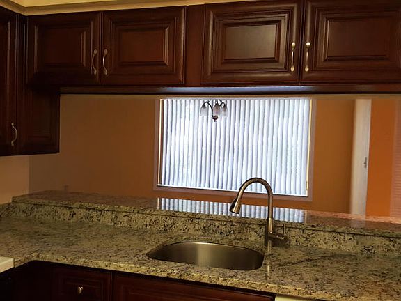 2nd image of 1106 Glenmoor Dr