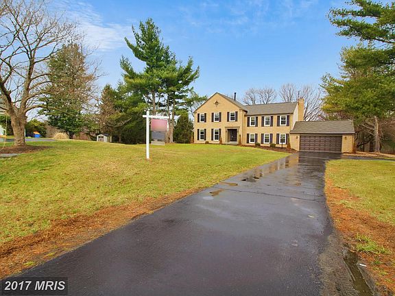 2nd image of 6013 Willow Hill Ln