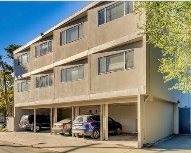 Building Photo - 2511 Prince St #9