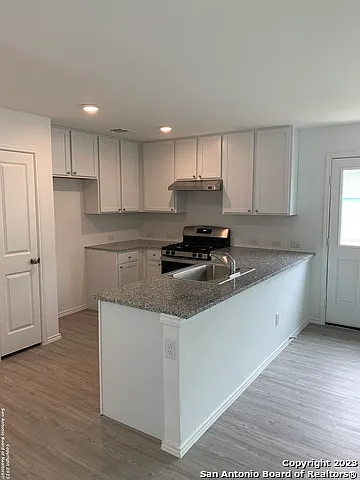 3 bed, 2.0 bath, 1129 sqft, $1,625 — Photo 4