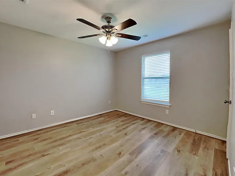 22076 Knights Cove Dr — Photo 17
