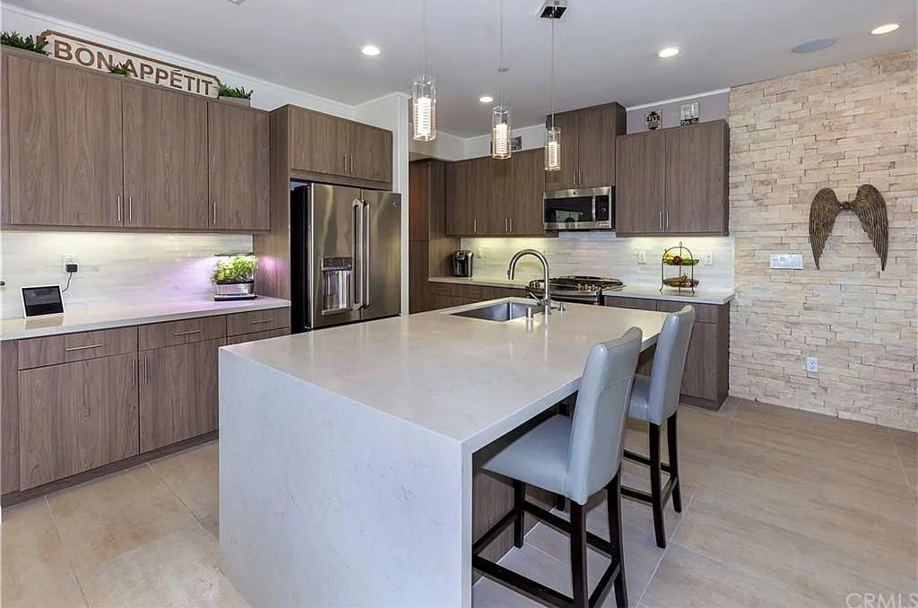 3 bed, 2.5 bath, 1670 sqft, $4,500 — Photo 3