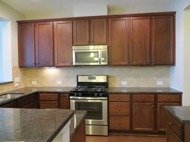 547 Libson St — Photo 2