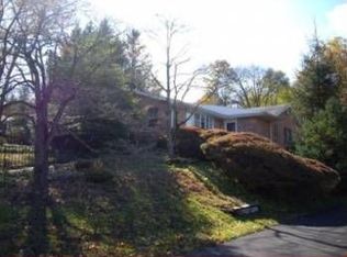 8808 Hawthorne Ln, Wyndmoor, PA 19038