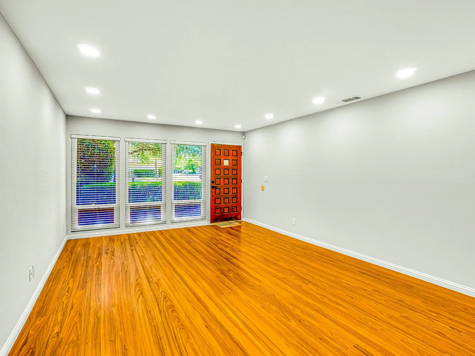 3 bed, 1400 sqft, $2,595 — Photo 4