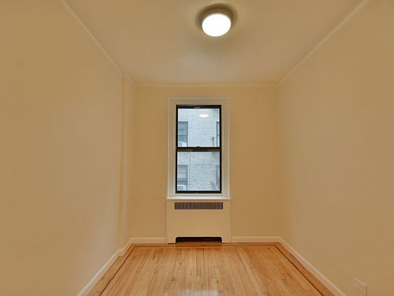 5th image of 909 Sheridan Ave APT 2E