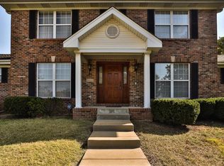 9400 Banyon Tree Ct, Saint Louis, MO 63126