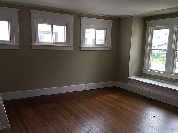 3rd image of 260 Linden Ave