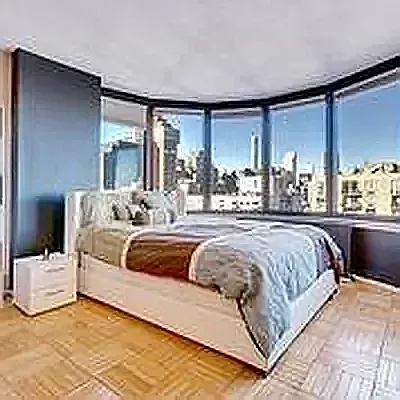 Rented by R New York | media 21