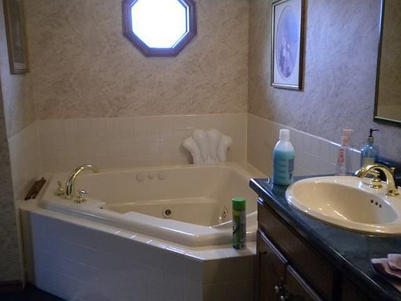 4th image of 601 Idlewood Dr