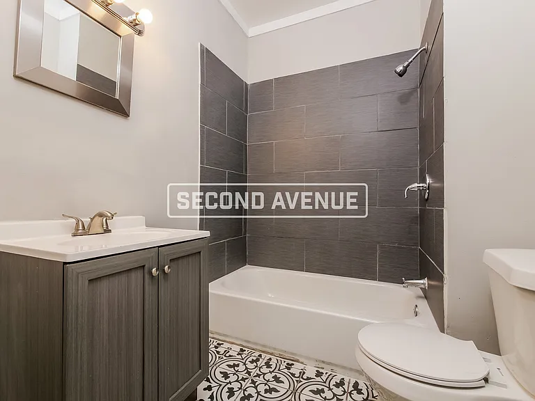 2530 Mersington Ave — Photo 11