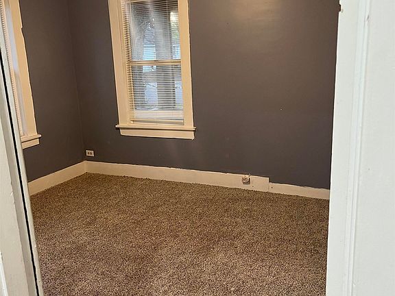 4th image of 919 S Nebraska St