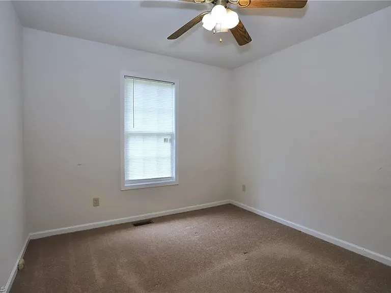1324 Whitsett St — Photo 5