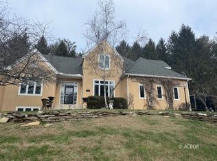 7394 Whitlind Ln, Athens, OH 45701