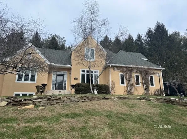 7394 Whitlind Ln, Athens, OH 45701