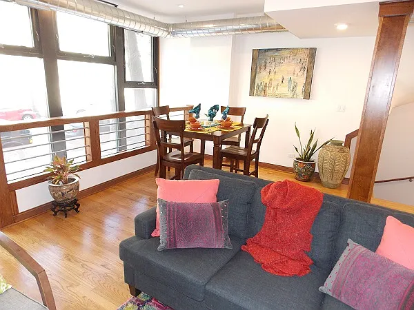 dinning area - 1439 W Ardmore Ave #1