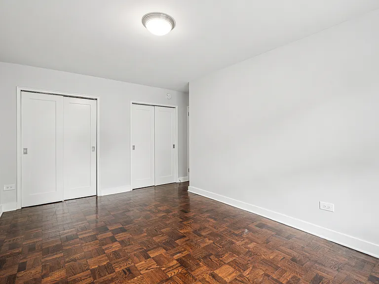 1135 Pelham Pkwy N #3B — Photo 5