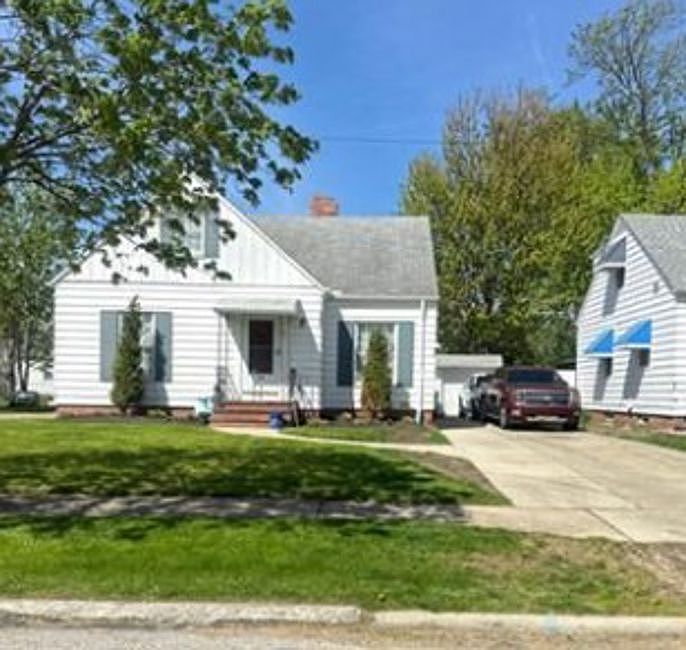 1st image of 240 E 264th St