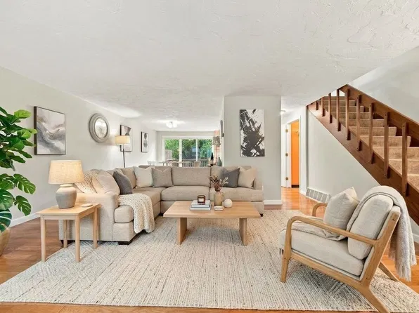 399 Pond St APT D1, Braintree, MA 02184