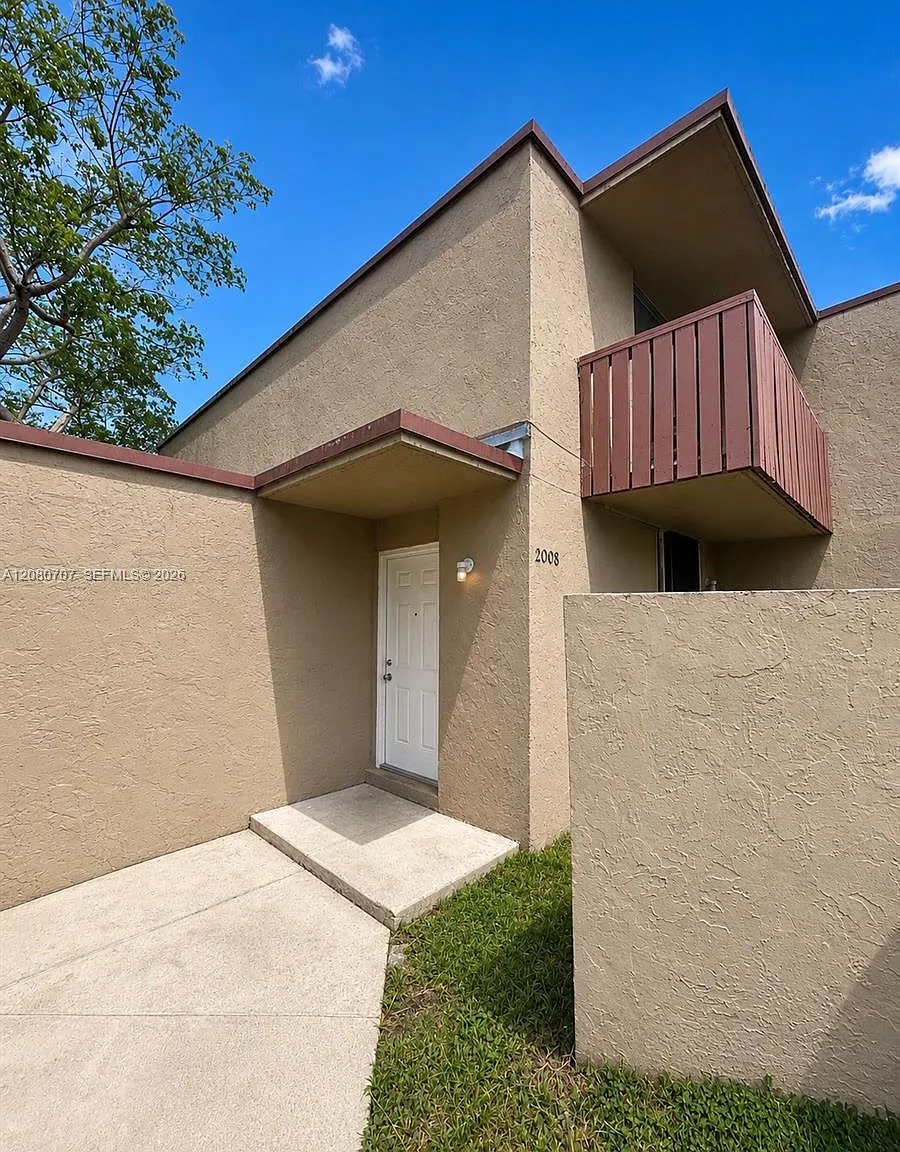 Villas At Cutler Ridge — Photo 1