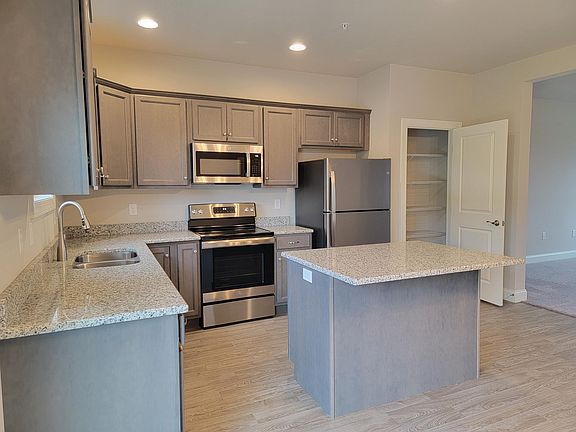 5th image of 169 Sage Blvd