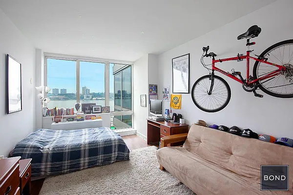 Sold by Bond New York | media 2