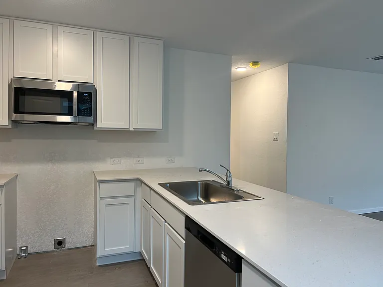 1710 Charlie Cv — Photo 14