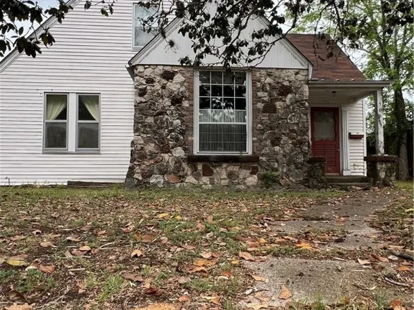 506 Edgar St, Yoakum, TX 77995