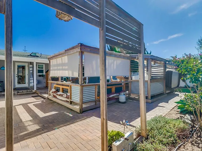 984 Catalina Blvd — Photo 34