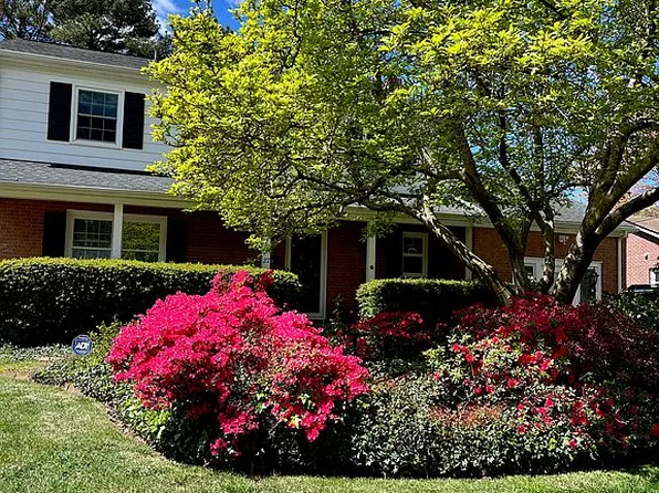 27 Huguenot Rd, Newport News, VA 23606